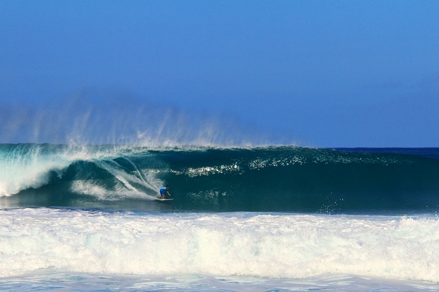 ハワイはサーフィンの聖地 ノースショアの巨大で最高の波を生む３つの要因