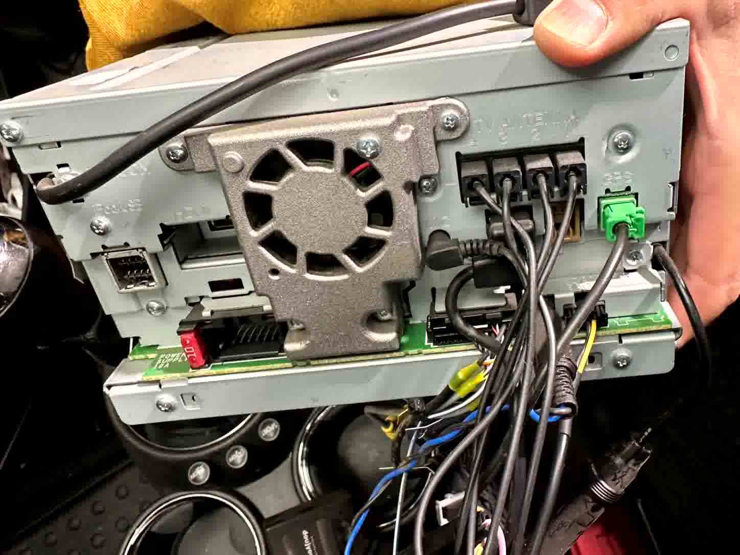 カーナビの地デジの映りが悪かったがアンテナ配線をいじって改善した話